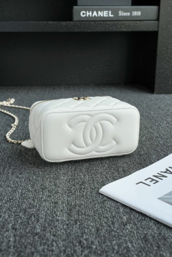 CHANEL 24s Pearl Handle Box White