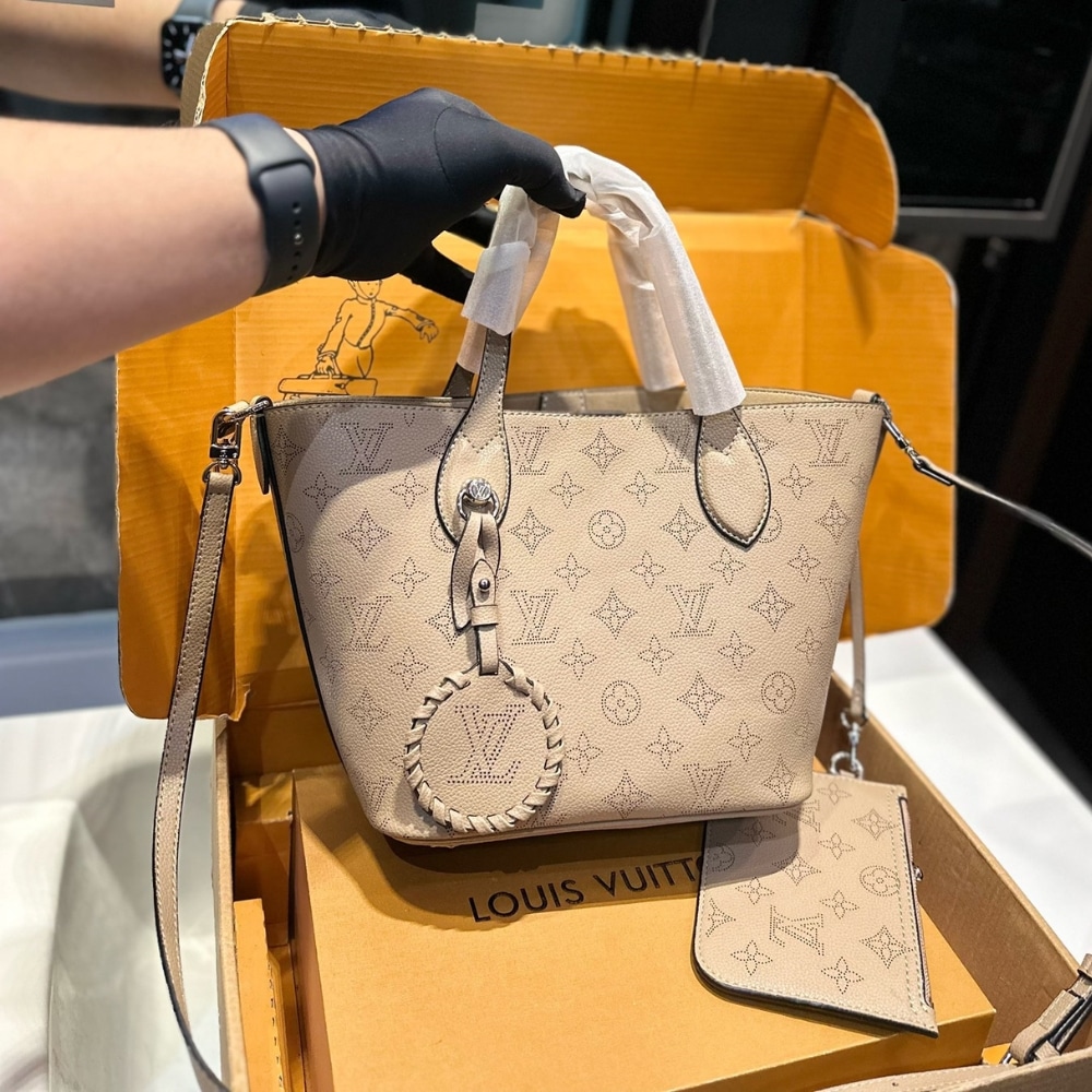 Louis Vuitton Blossom Mahina Leather Bag Beige 21Cm