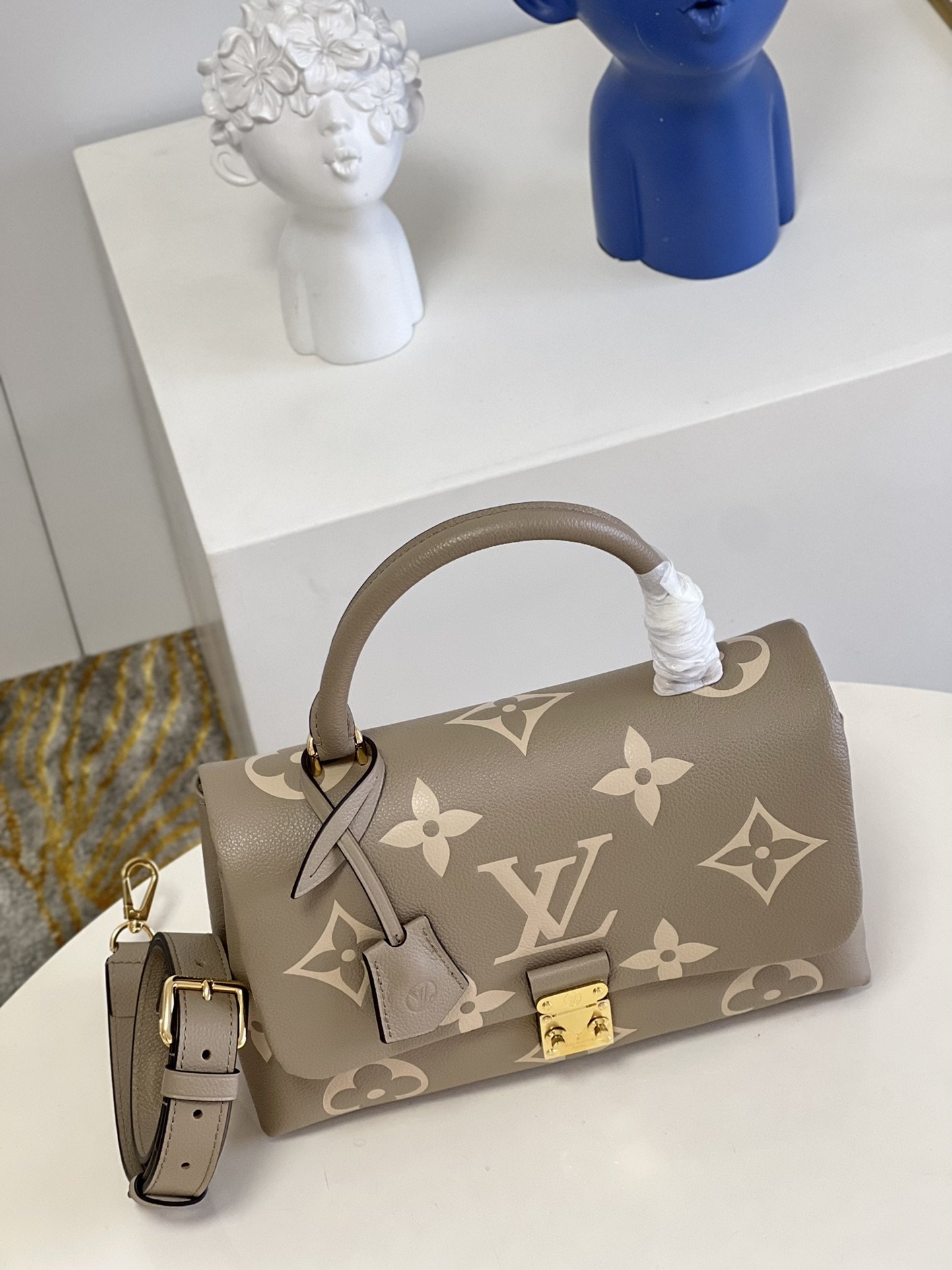 Louis Vuitton Madeleine MM 30Cm Beige M46041