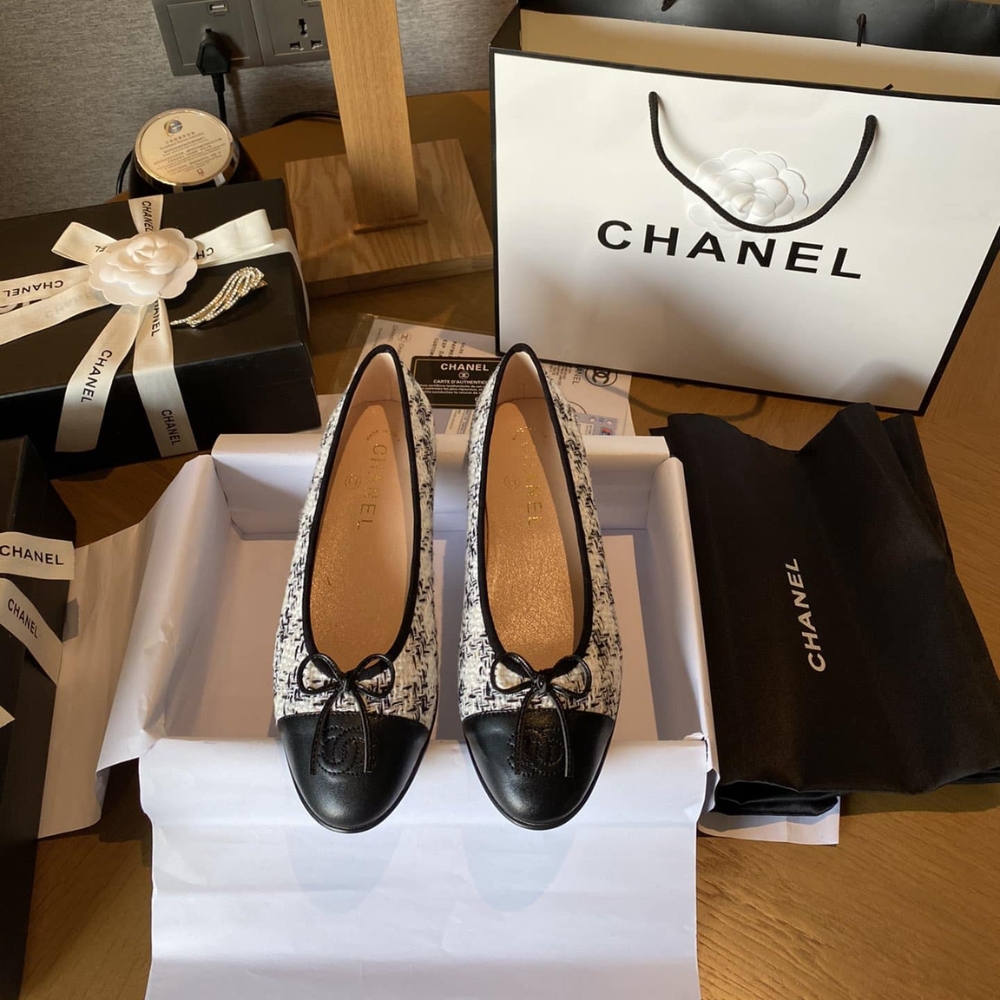 Chanel Ballerina Flats Tweed And Patents White Black