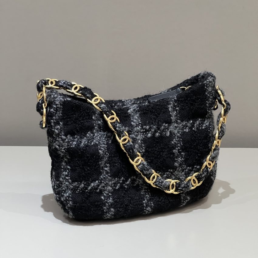 CHANEL 22k Woolen Hobo