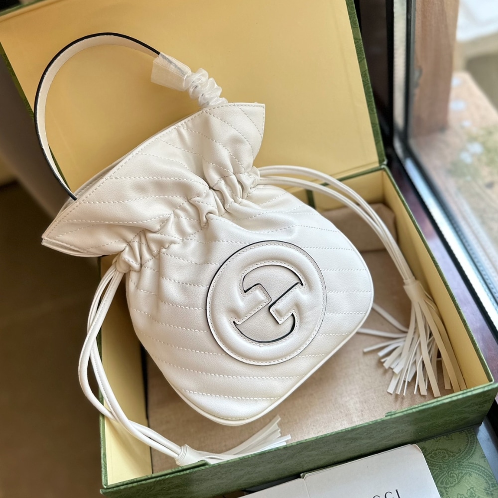 Gucci Blondie Mini Bucket Bag White 19Cm 760313 Aacp7 9022