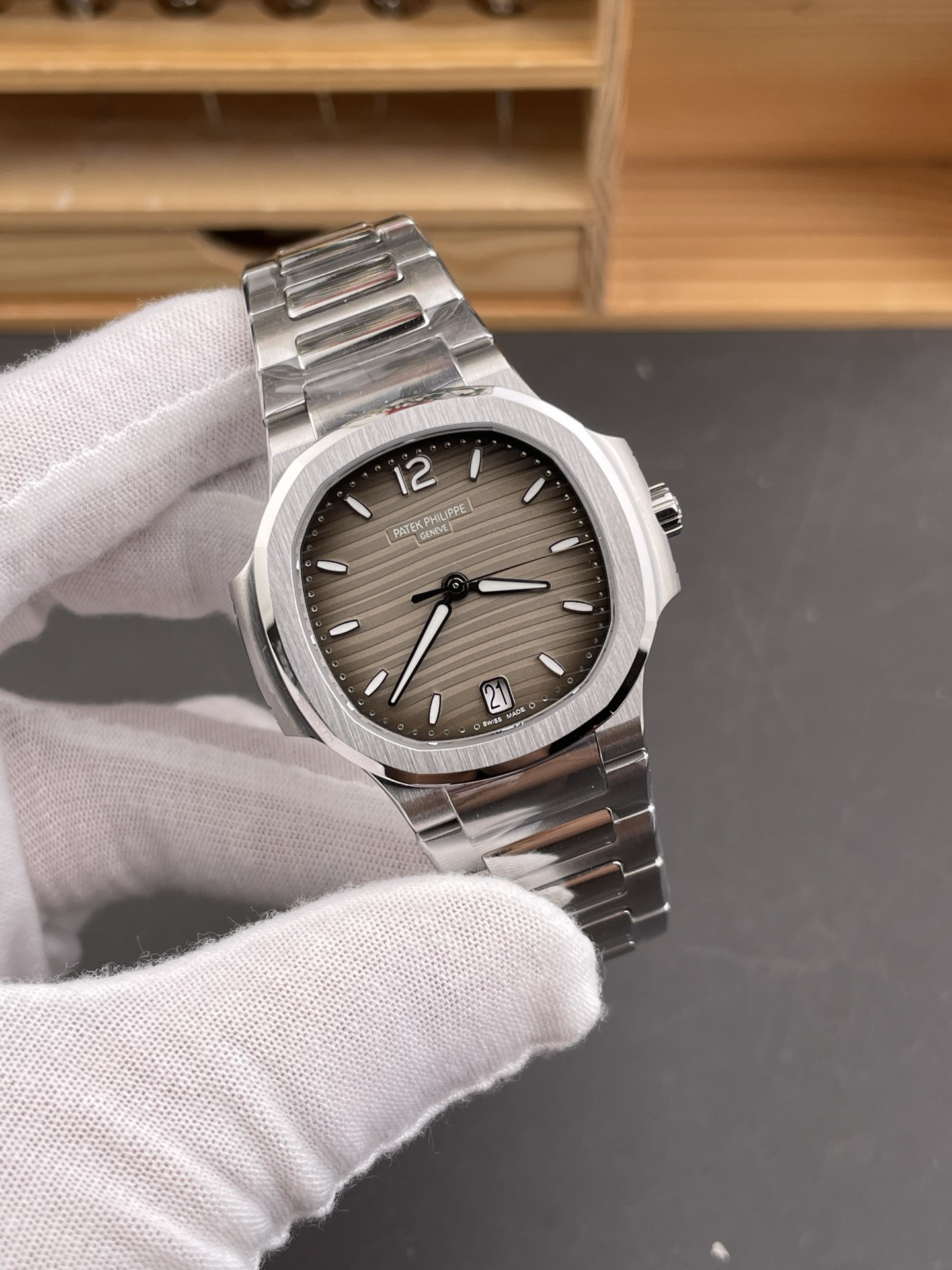 Nautilus 7118 Smoke Grey Dial