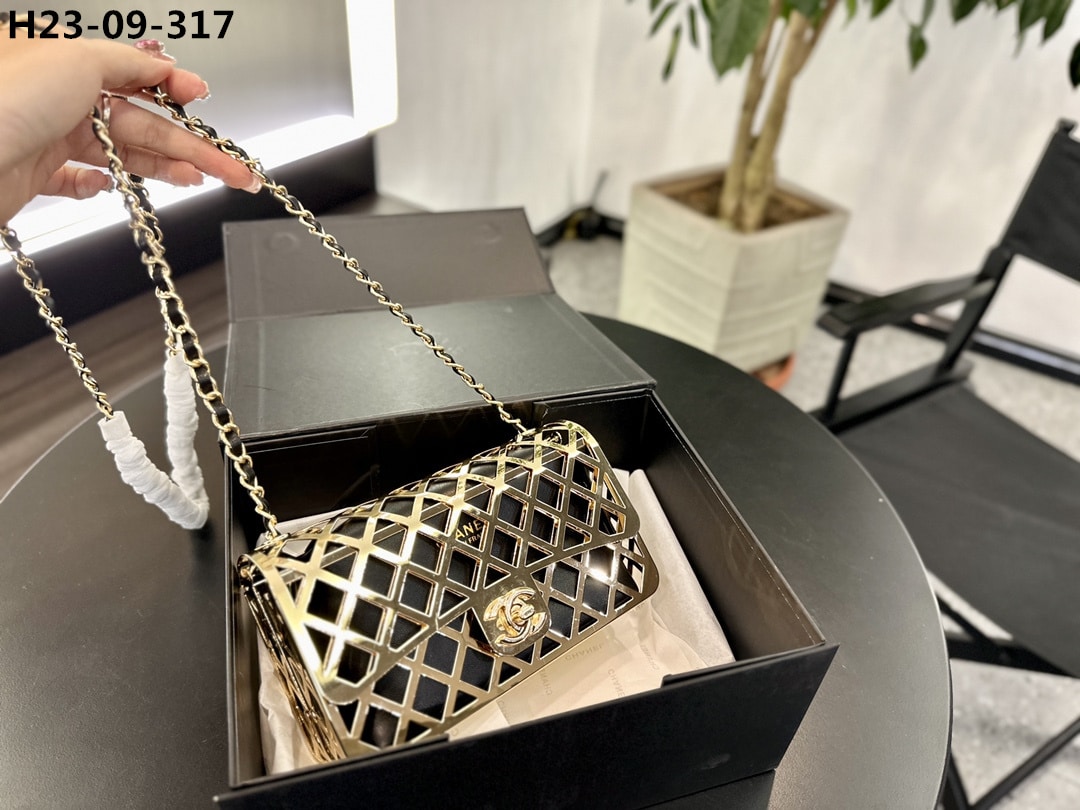 Chanel Metallic Diamond Lined Black Leather Chain Flap Bag Gold 18Cm As2514 B05552 Nc533