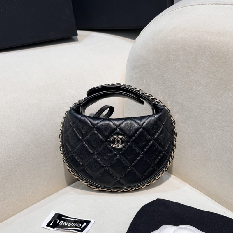 CHANEL 23c Pouch