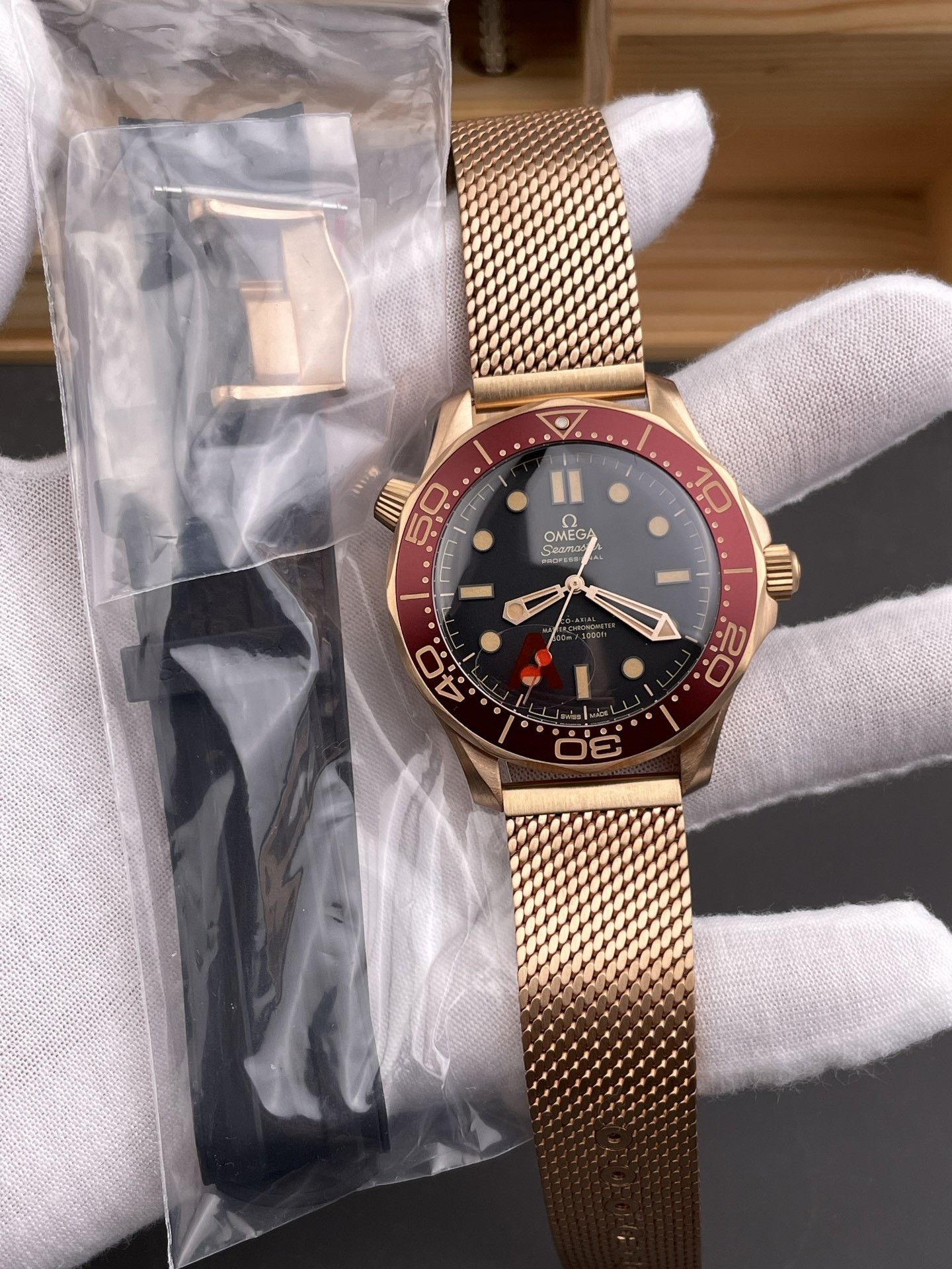 007 Seamaster 300, Burgundy Bronze Gold