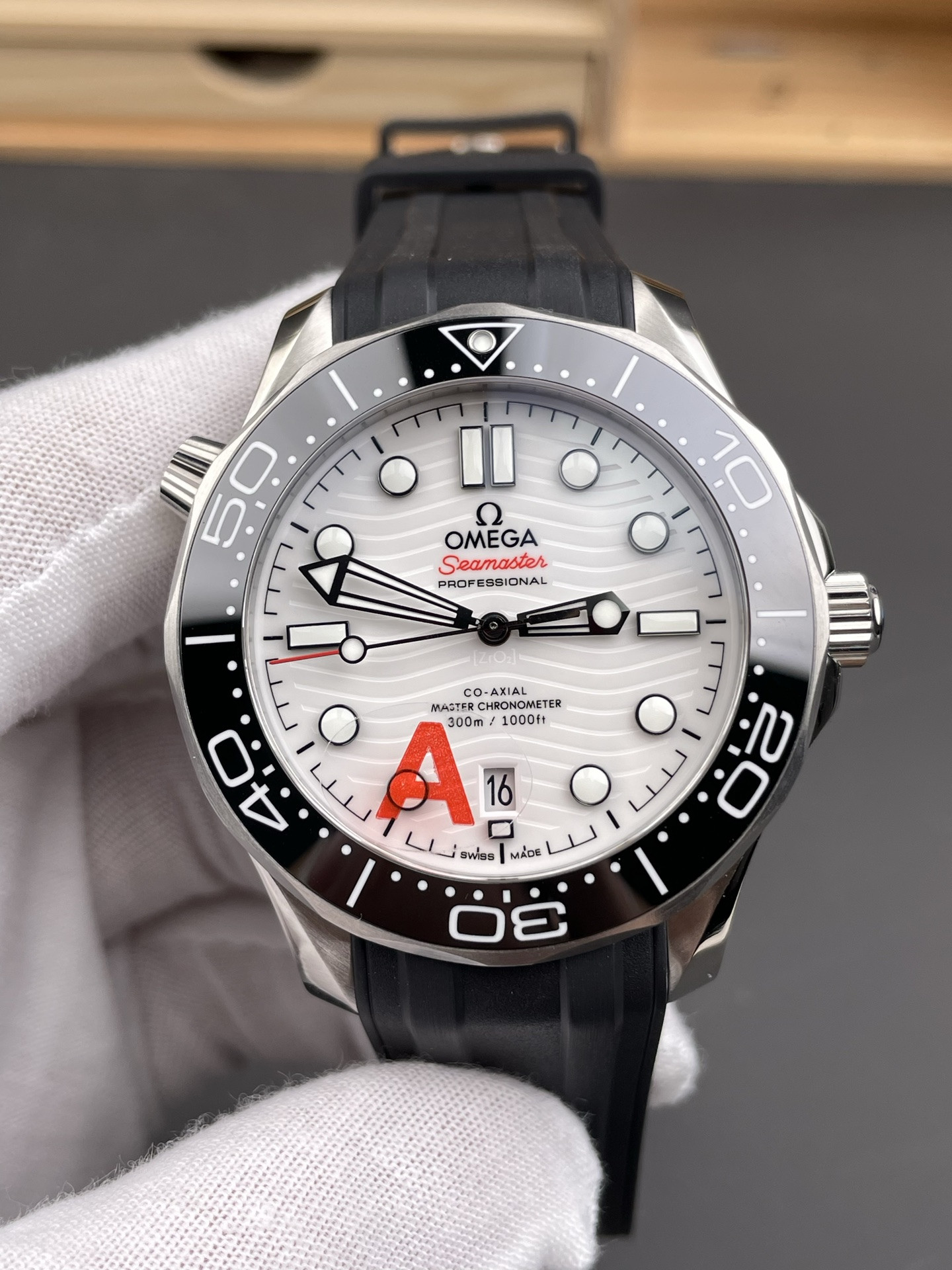 Seamaster 300 White Dial Black Rubber Strap V4 Version