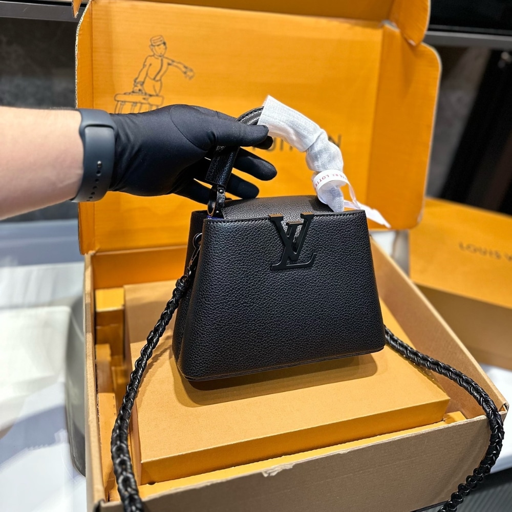 Louis Vuitton Capucines Mini Matte Black 21Cm