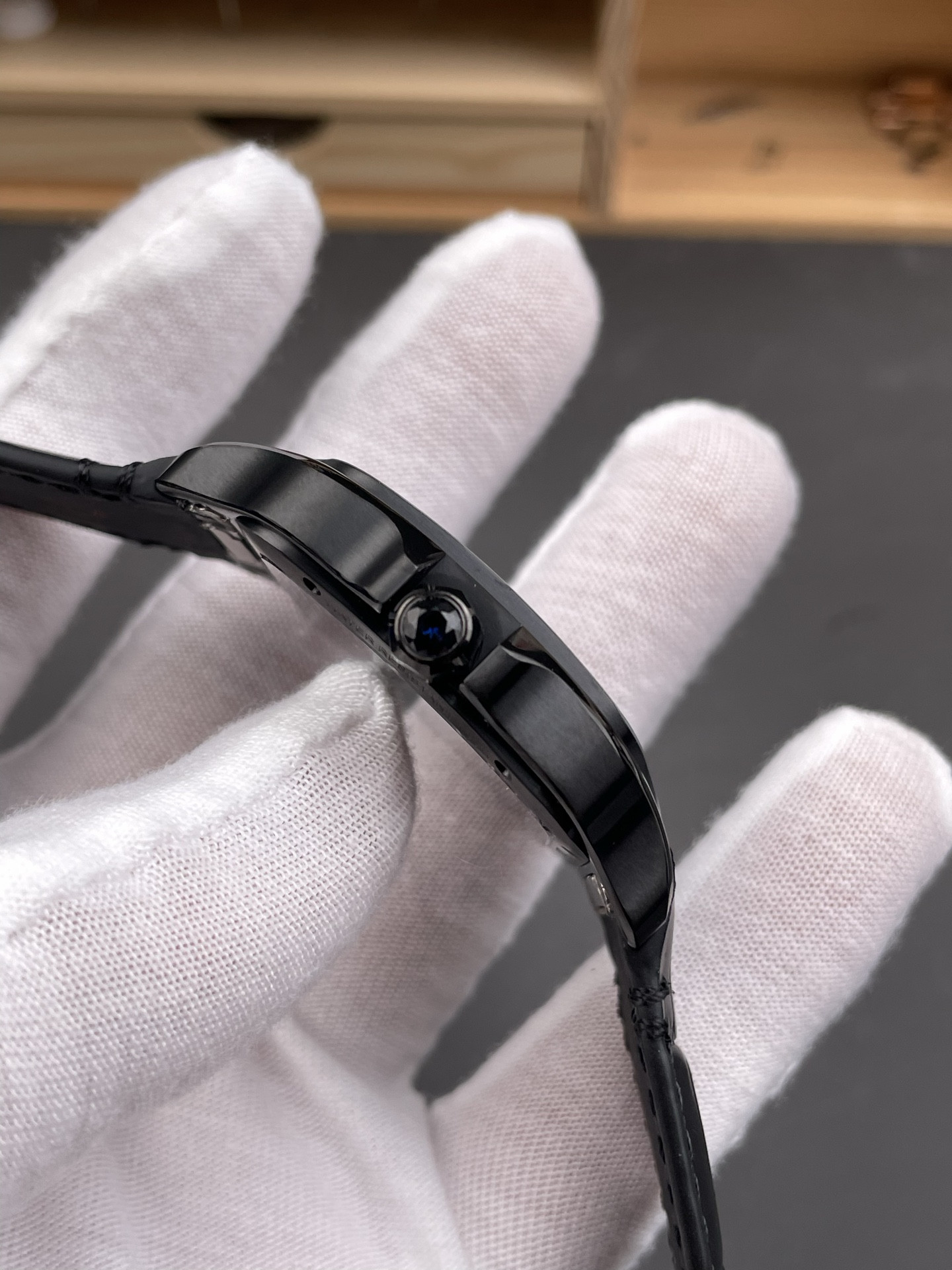 Santos Skeleton Carbon Coated Black Case