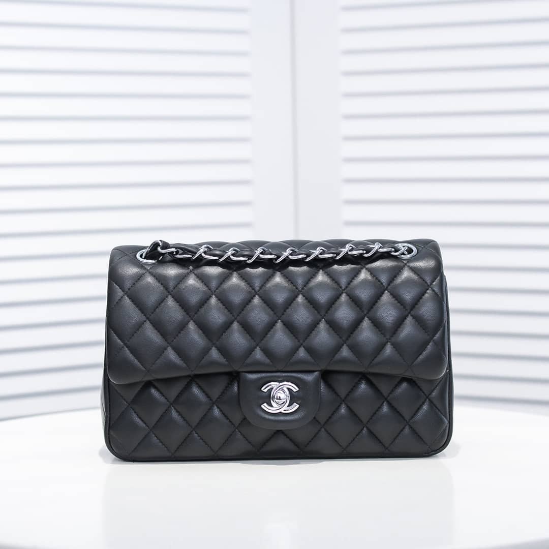 Chanel Classic Flap Medium Quilted Leather Shoulder Bag Black 25cm A01113 Y01480 94305