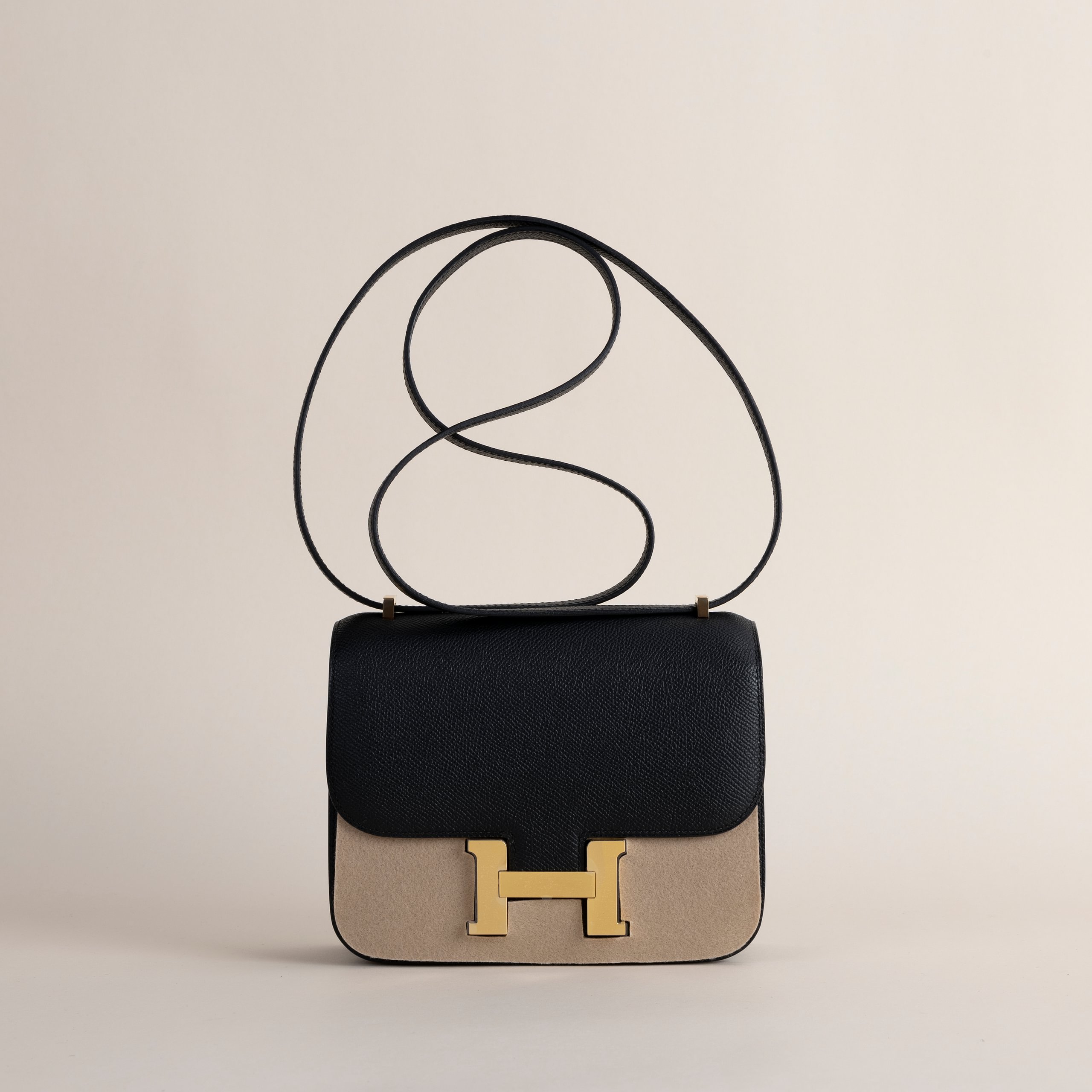 Constance 18 epsom black GHW