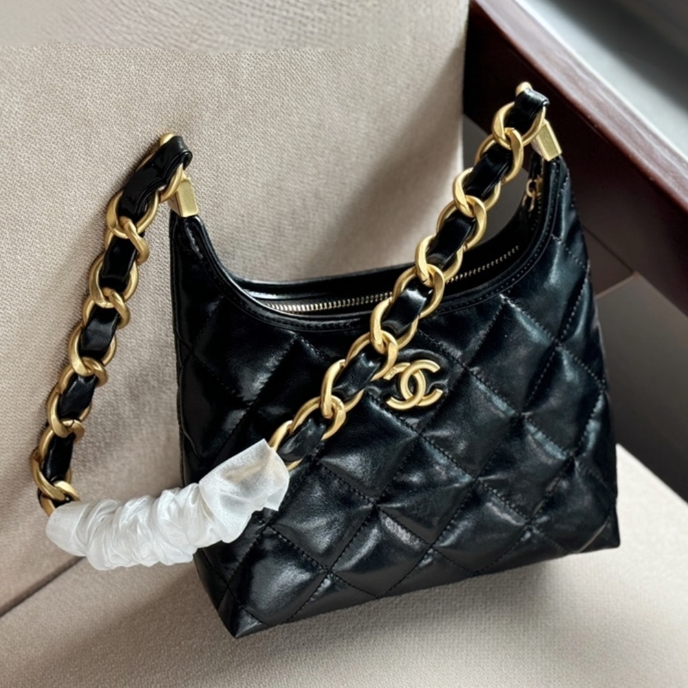 Chanel Gabrielle Bag Black 22cm