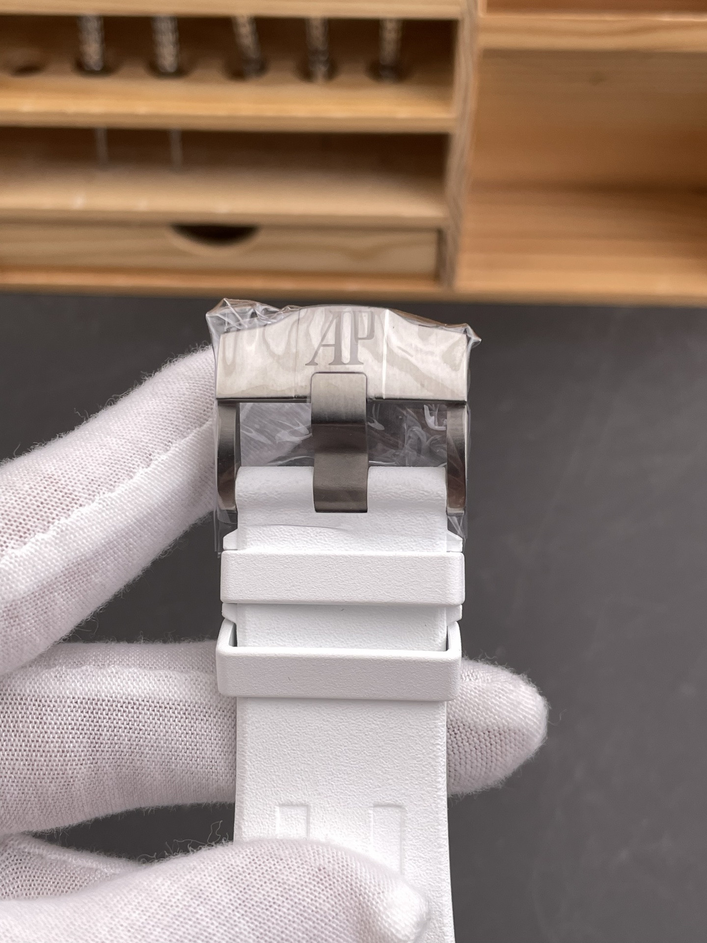 Royal Oak 16202 White Ceramic