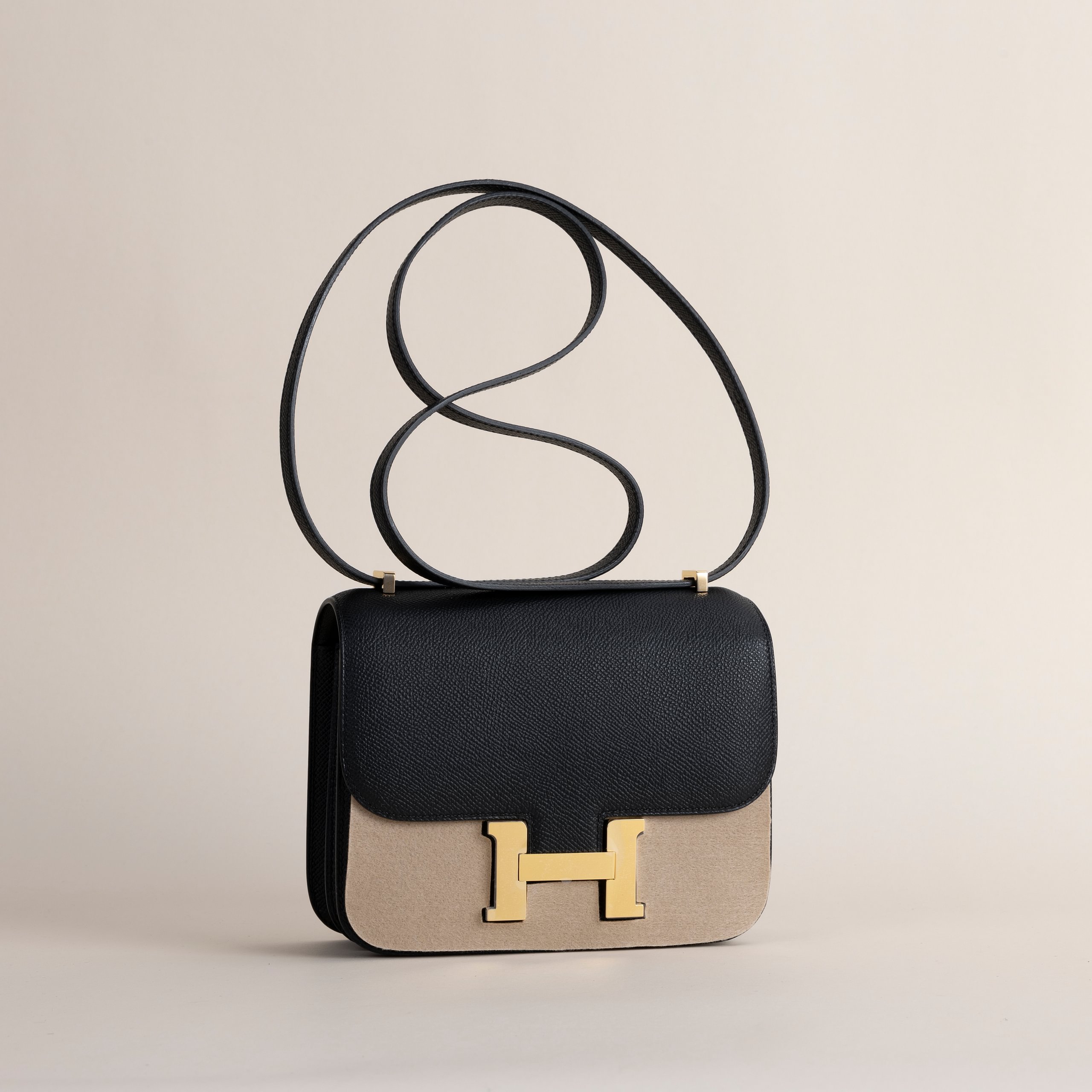 Constance 18 epsom black GHW