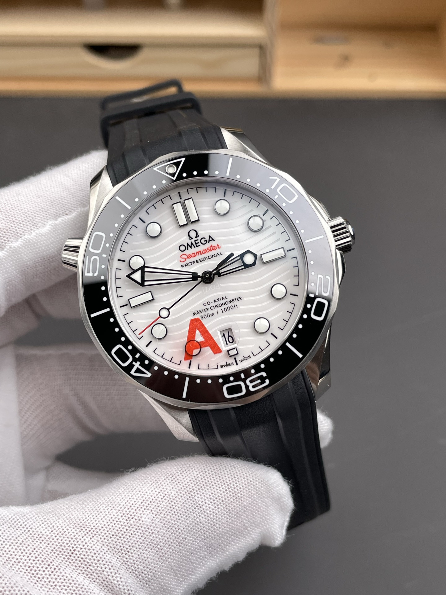 Seamaster 300 White Dial Black Rubber Strap V4 Version