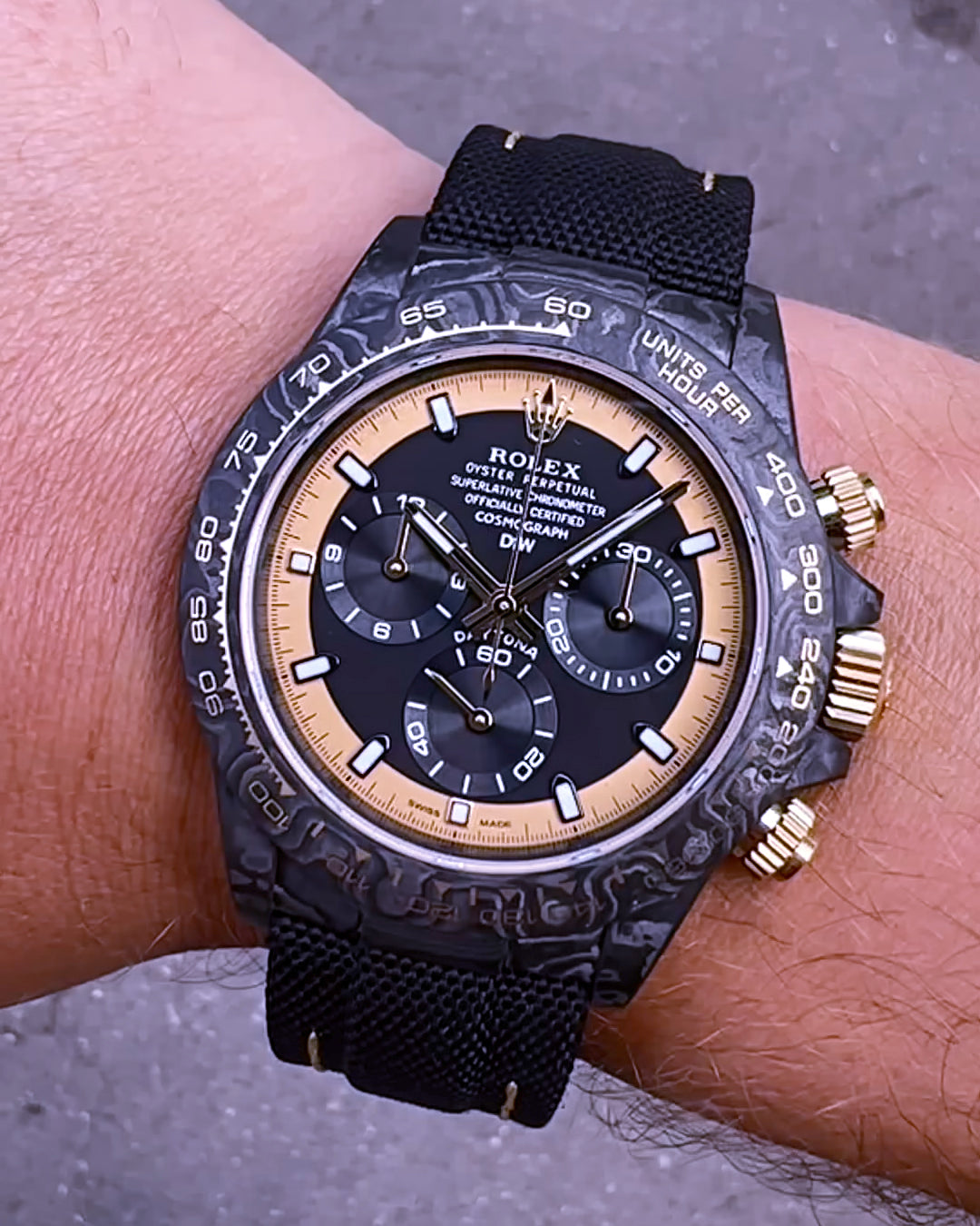 Carbon Cream Invert Gold