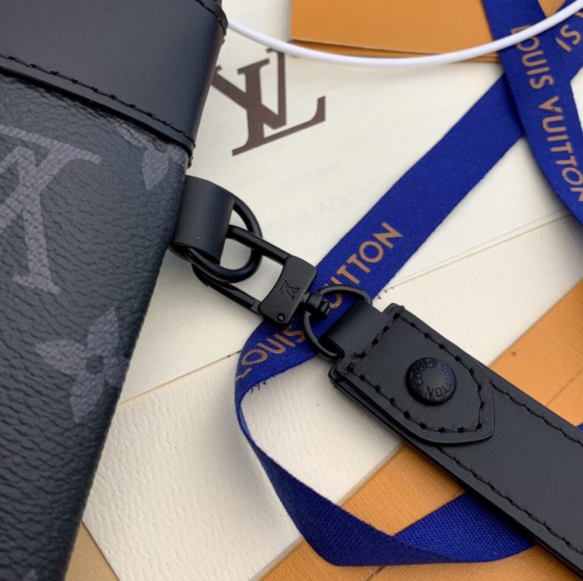 Louis Vuitton To Go Pochette Black