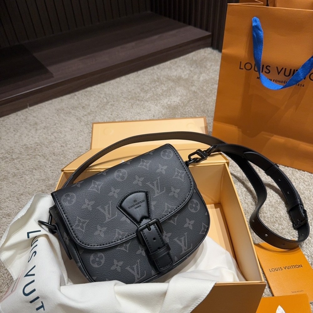 Louis Vuitton Montsouris Messenger PM​ Monogram Eclipse Canvas Black 19Cm M12519