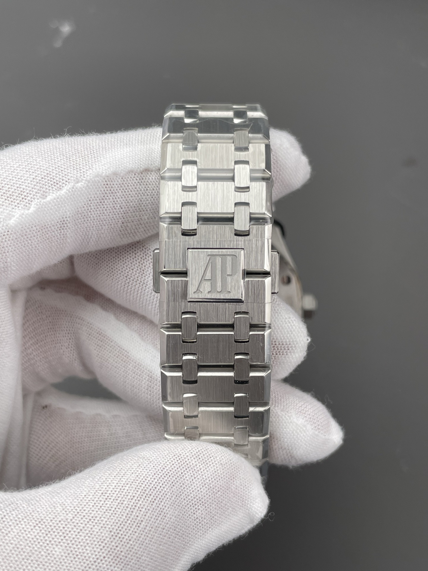 Royal Oak 15400 White Dial