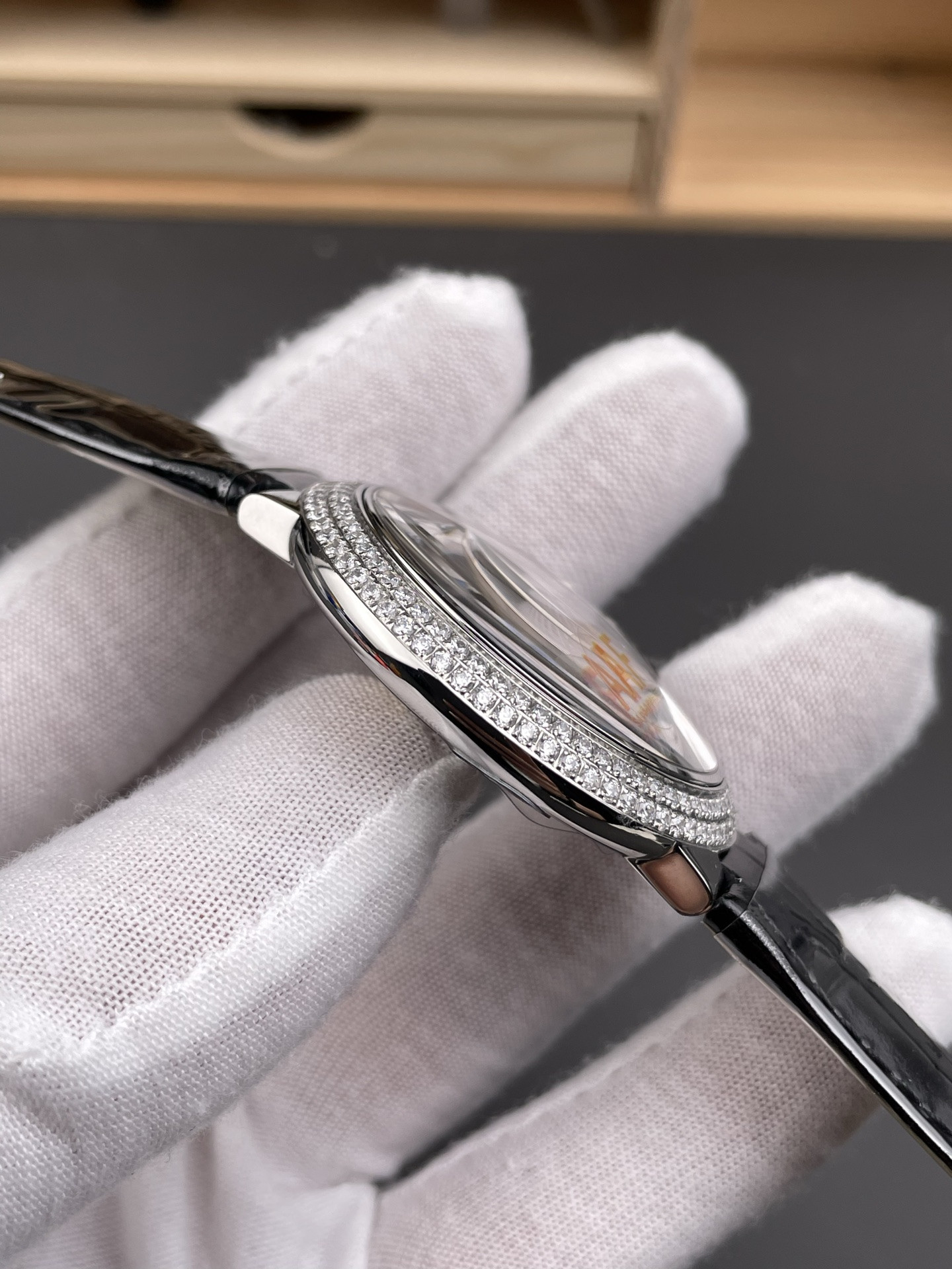 Ballon Bleu Double Row Diamond Bezel