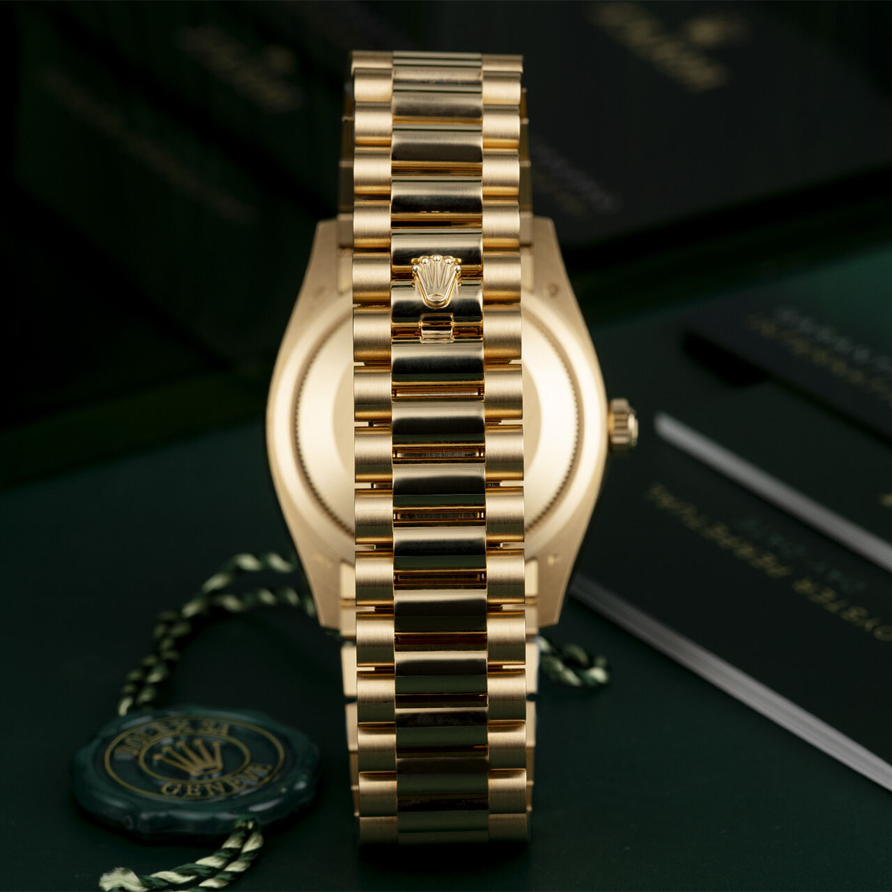 Rolex Day-Date 40mm Green Ombre Diamond Dial Yellow Gold President Automatic Men&rsquo;s Watch 128238