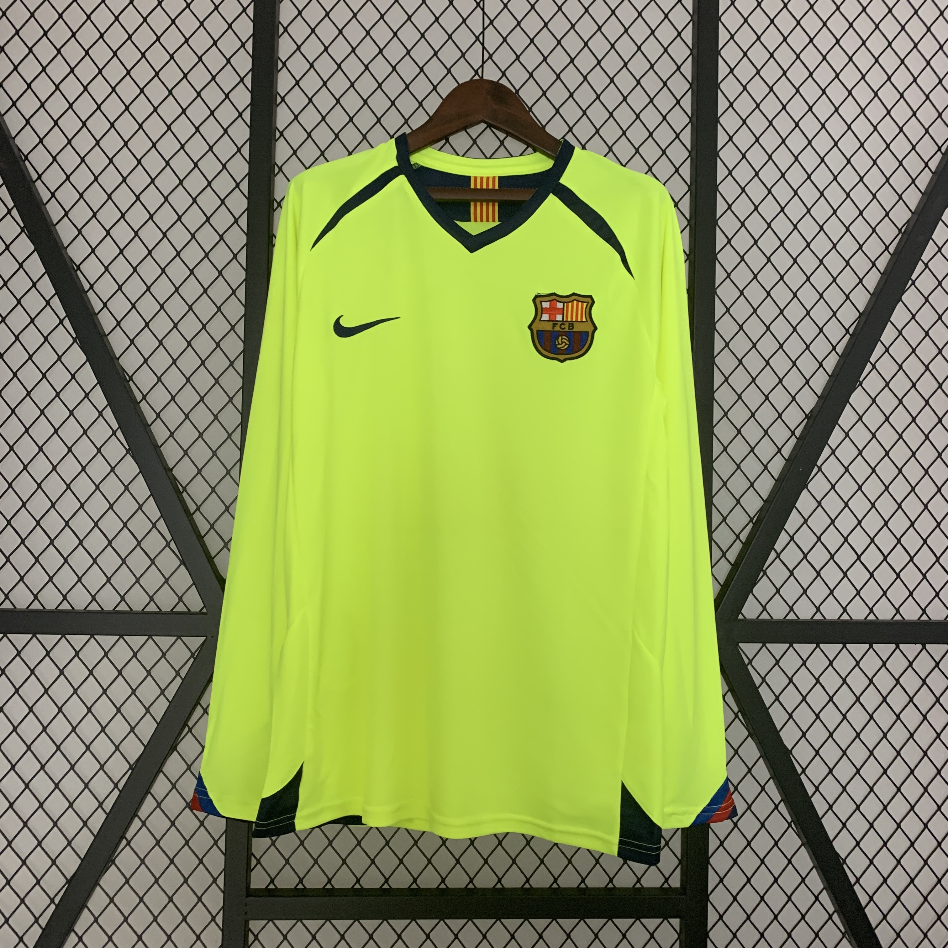 Retro Barcelona 05-06 Away Stadium Long Sleeve Jersey