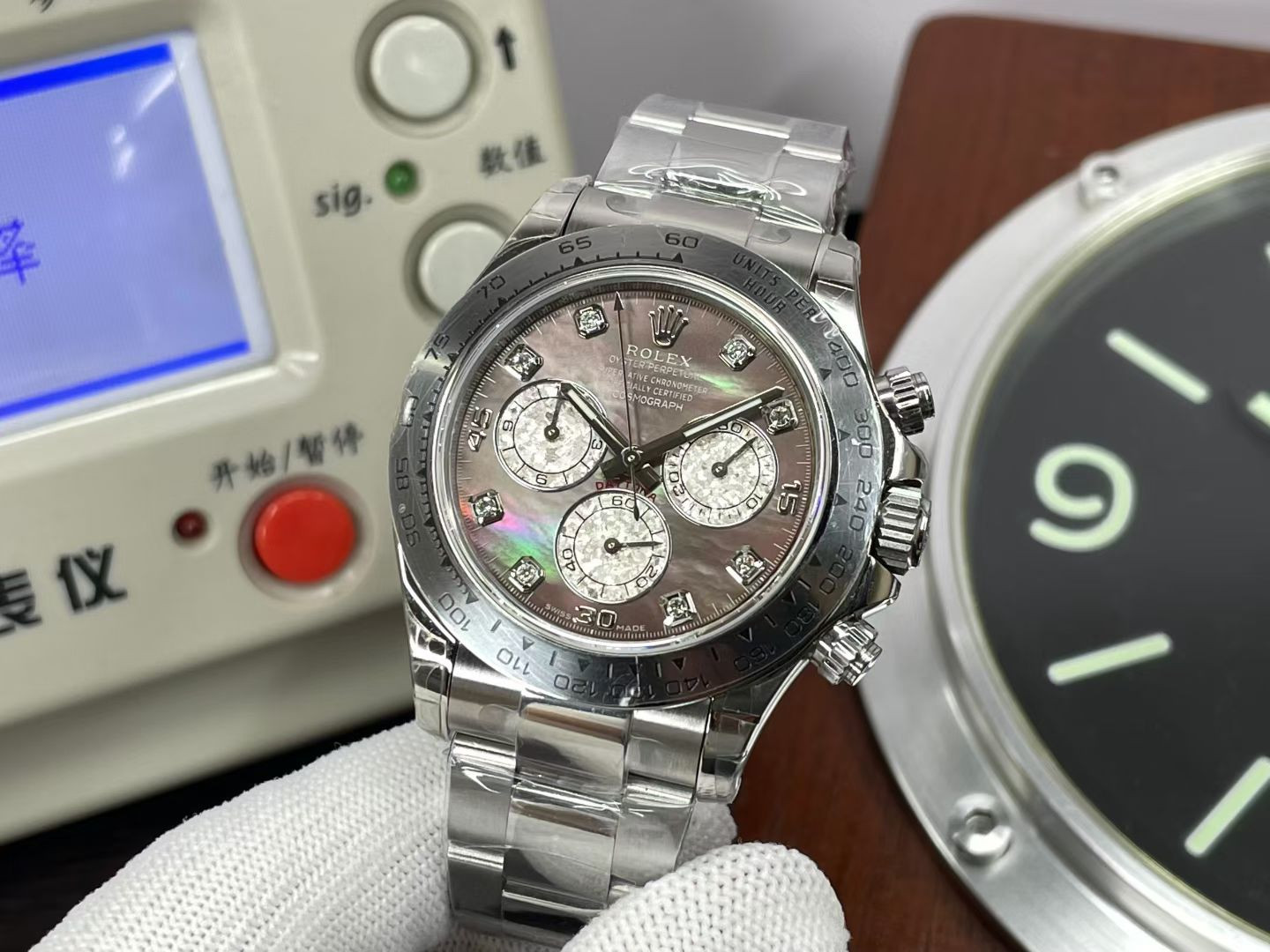Custom Daytona Mother-of-Pearl Dial
