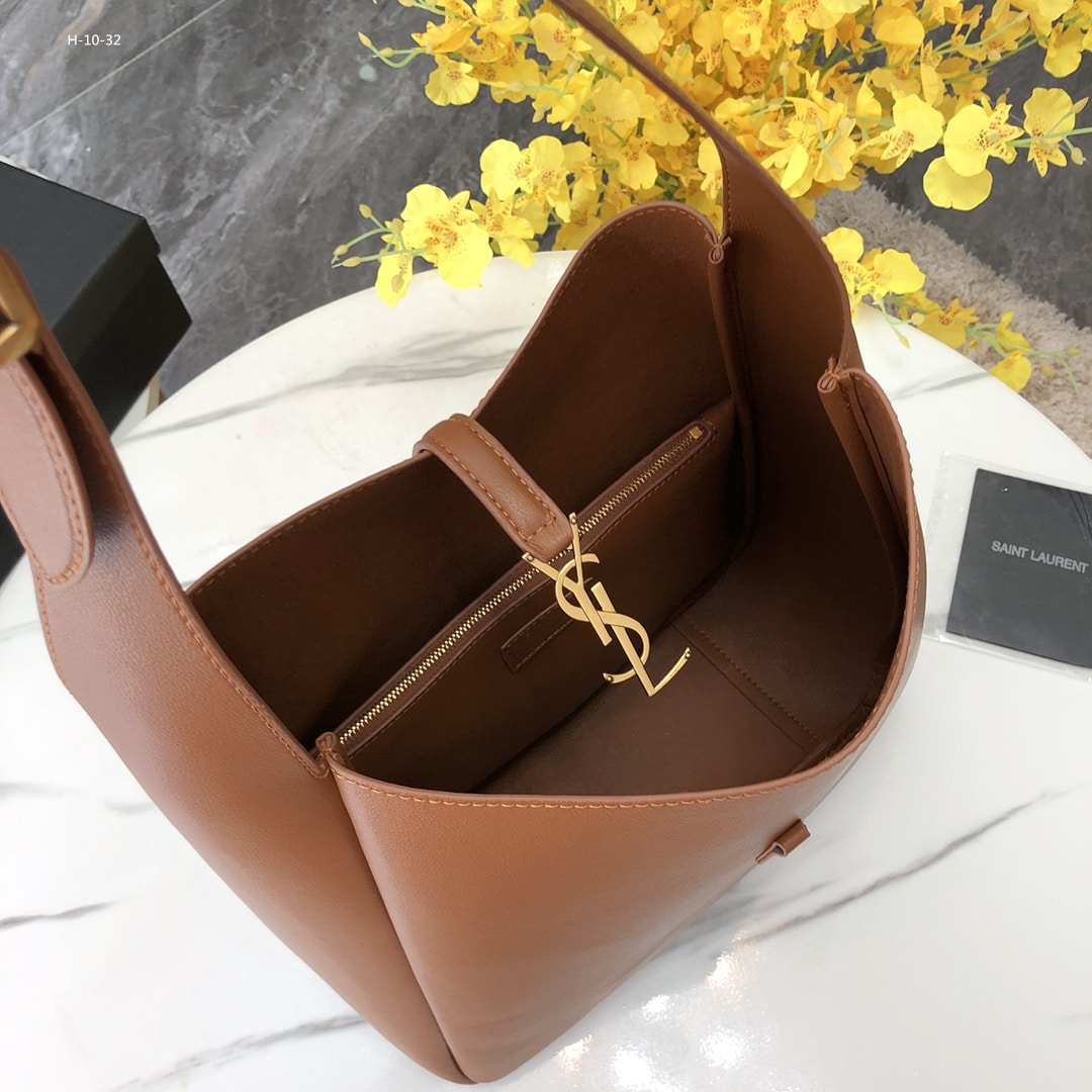 Saint Laurent Le 5 À 7 Supple Large In Grained Leather Brown 31Cm 713938Aaauq2536