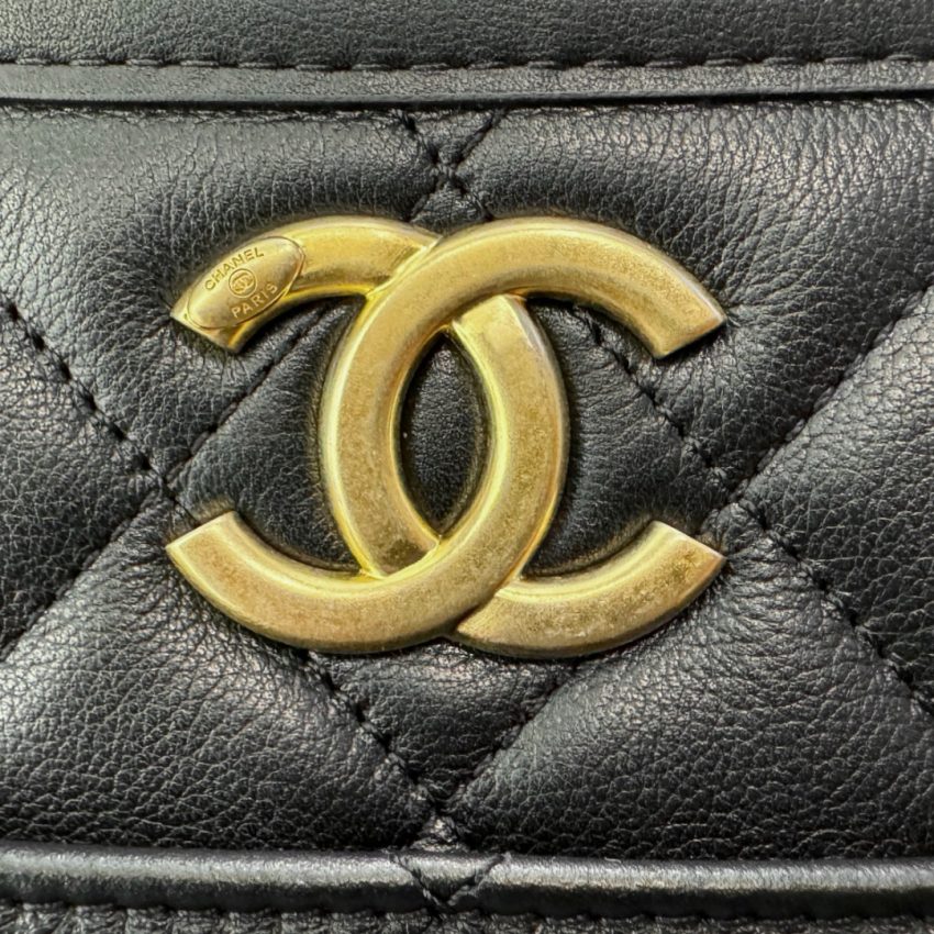 CHANEL 24s Hobo Black