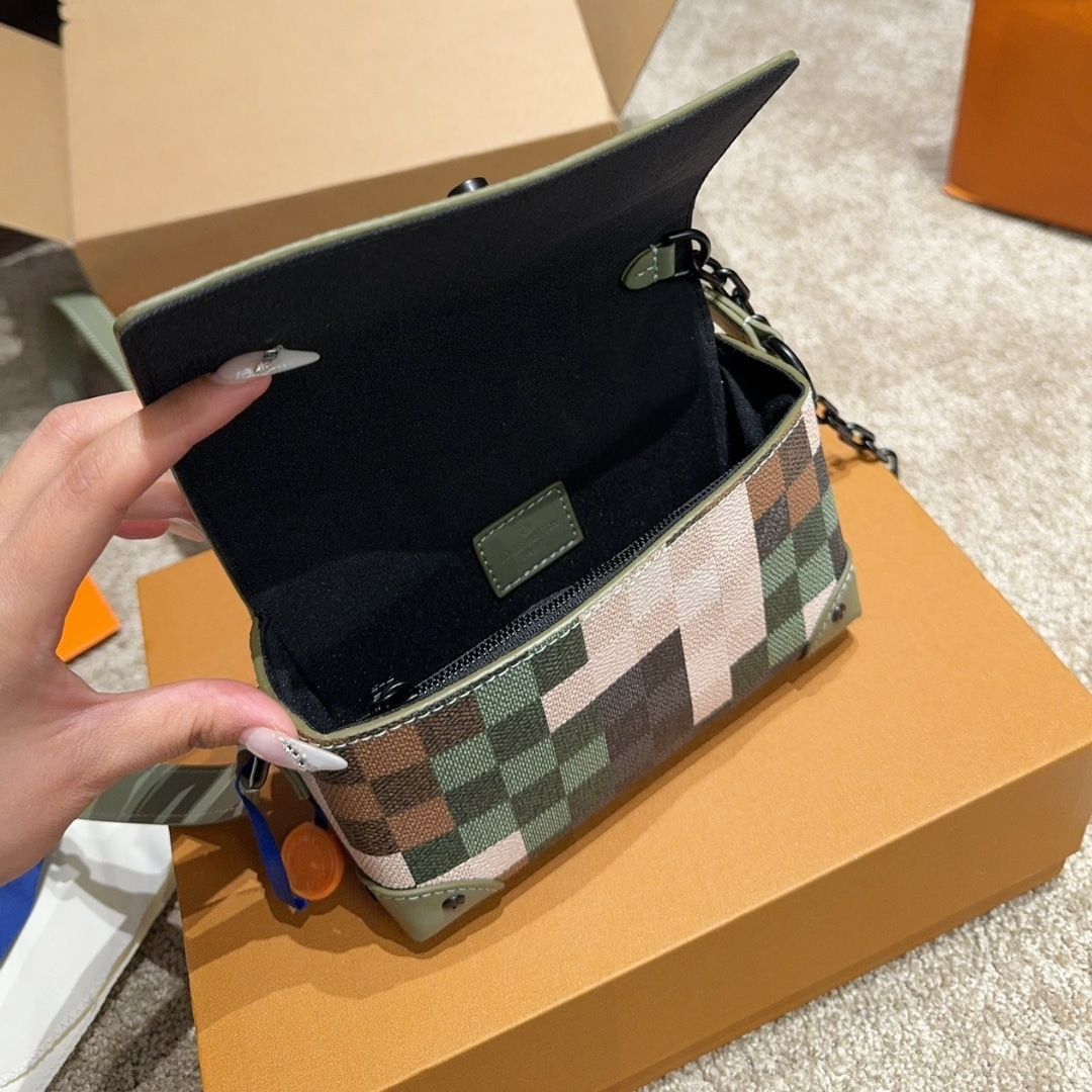 Louis Vuitton Steamer Wearable Wallet Damier Green 17Cm M83172