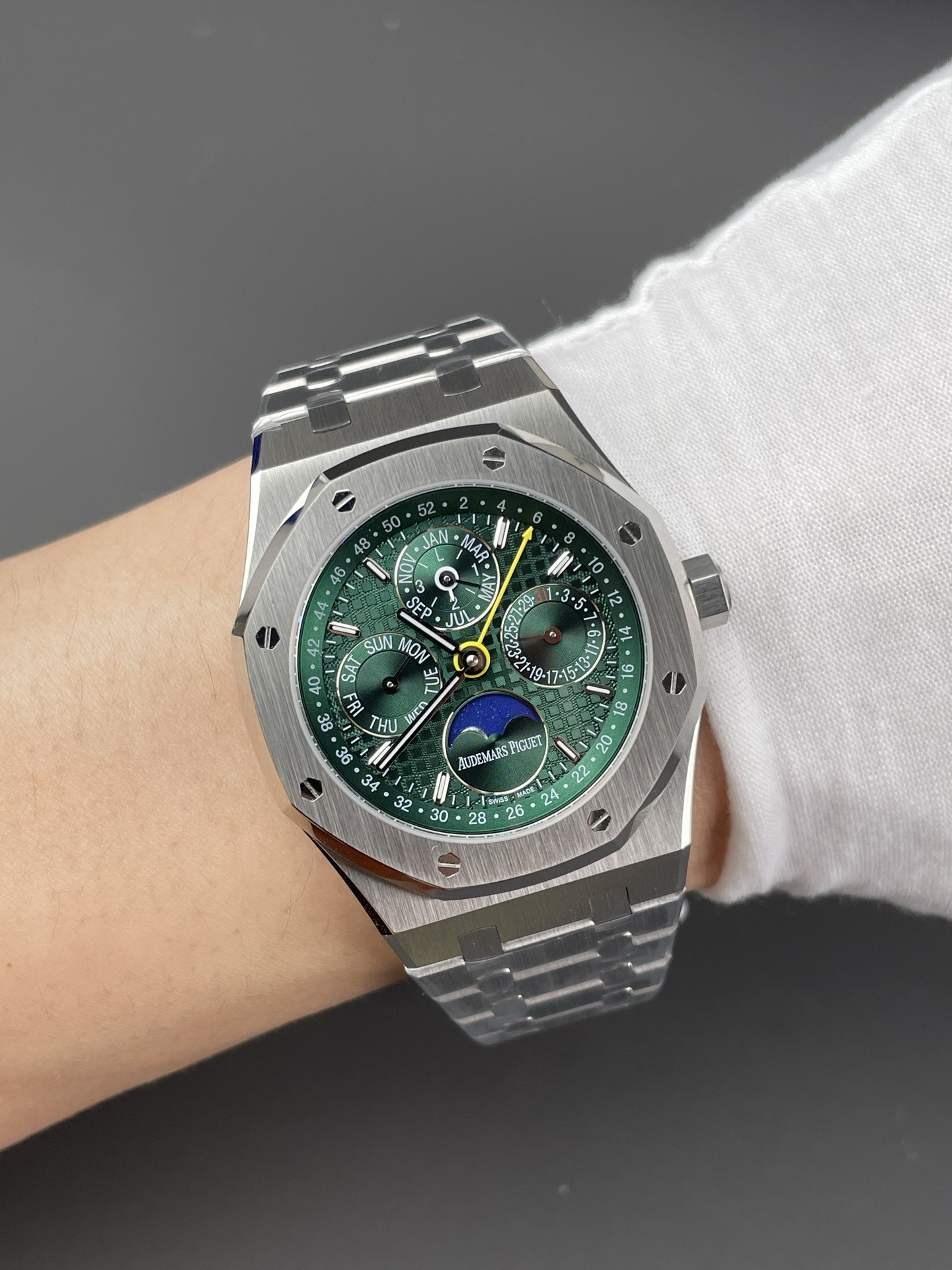 Royal Oak 26574 Green Dial Multi-function BBS Factory