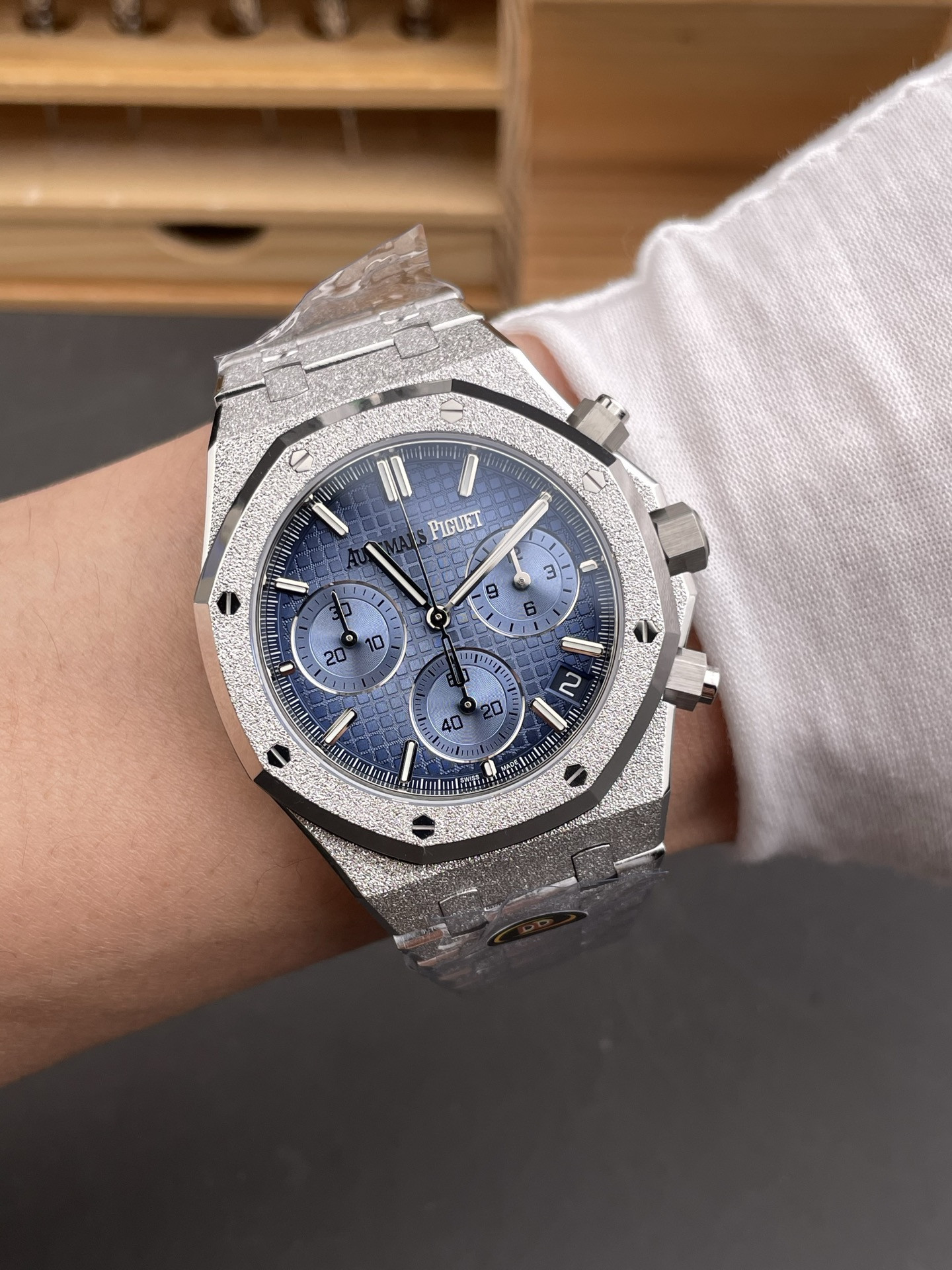 Royal Oak 26240 Frosted Gold Blue Dial