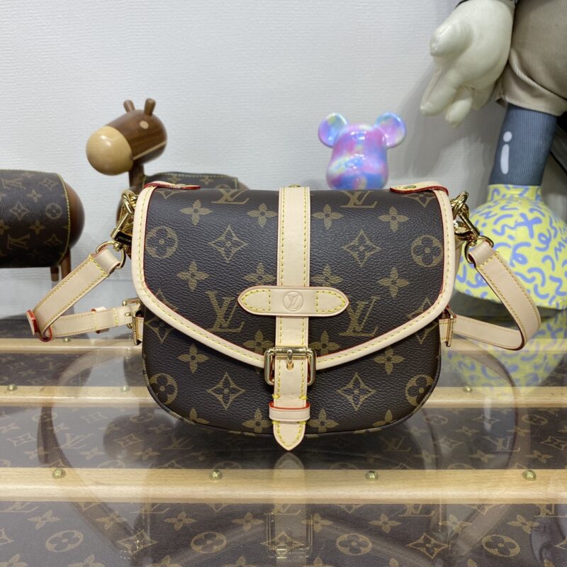 Replica Louis Vuitton Saumur