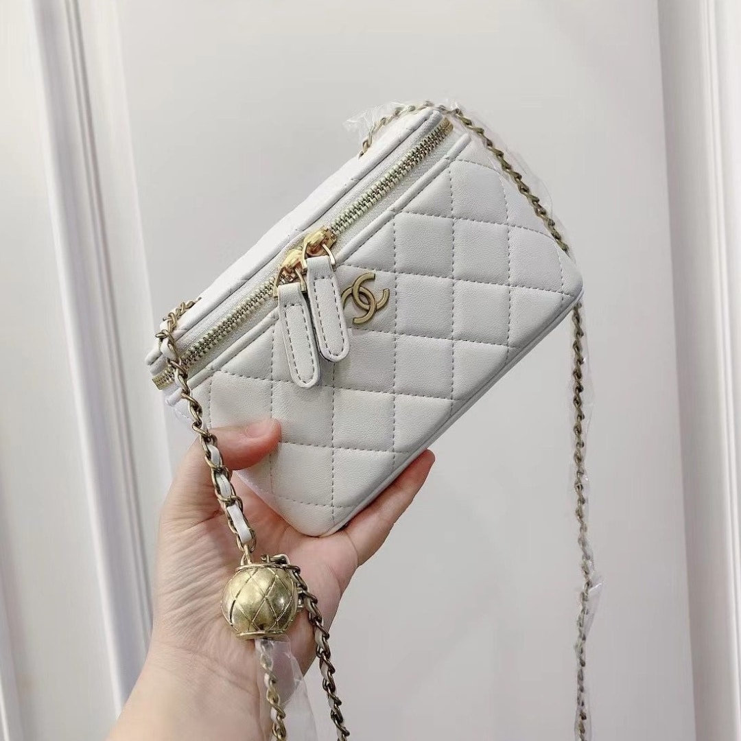 Chanel Pearl Crush Vanity Case With Chain In White 17Cm