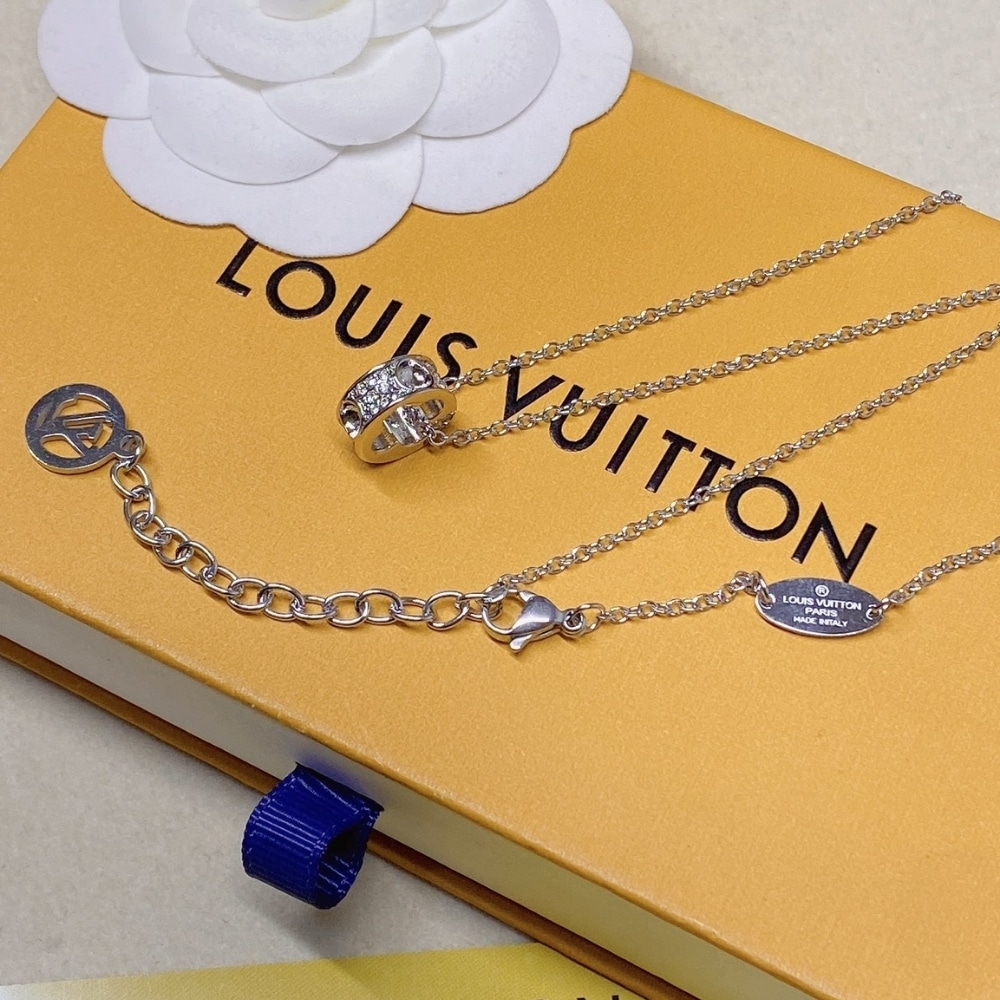 Louis Vuitton Empreinte Pendant Necklace White Gold Q93675