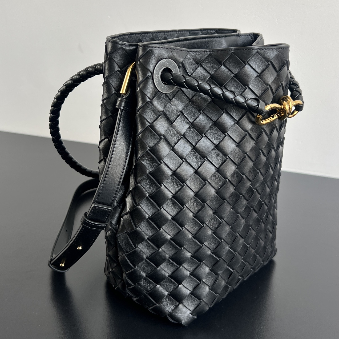 Bottega Veneta Andiamo Bucket Replica
