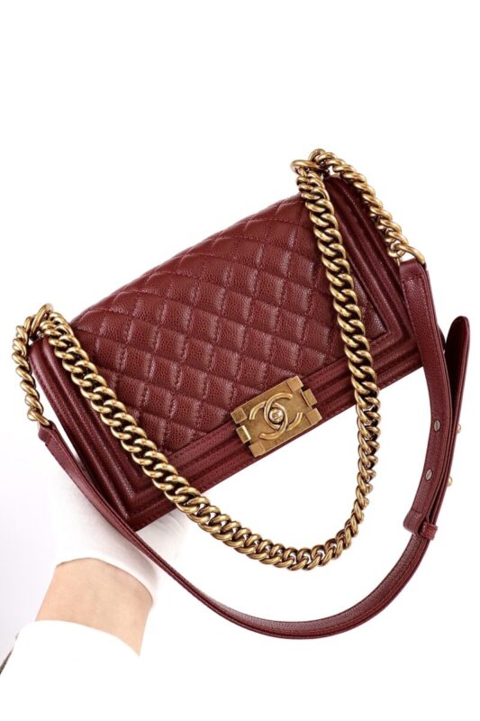 CHANEL Le Boy Red