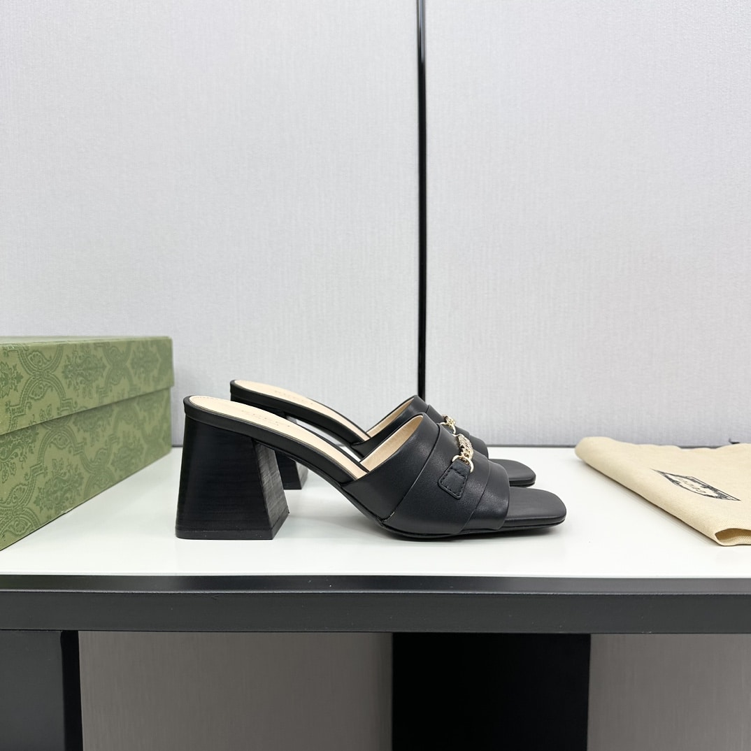 Gucci Signoria Slide Sandal In Black