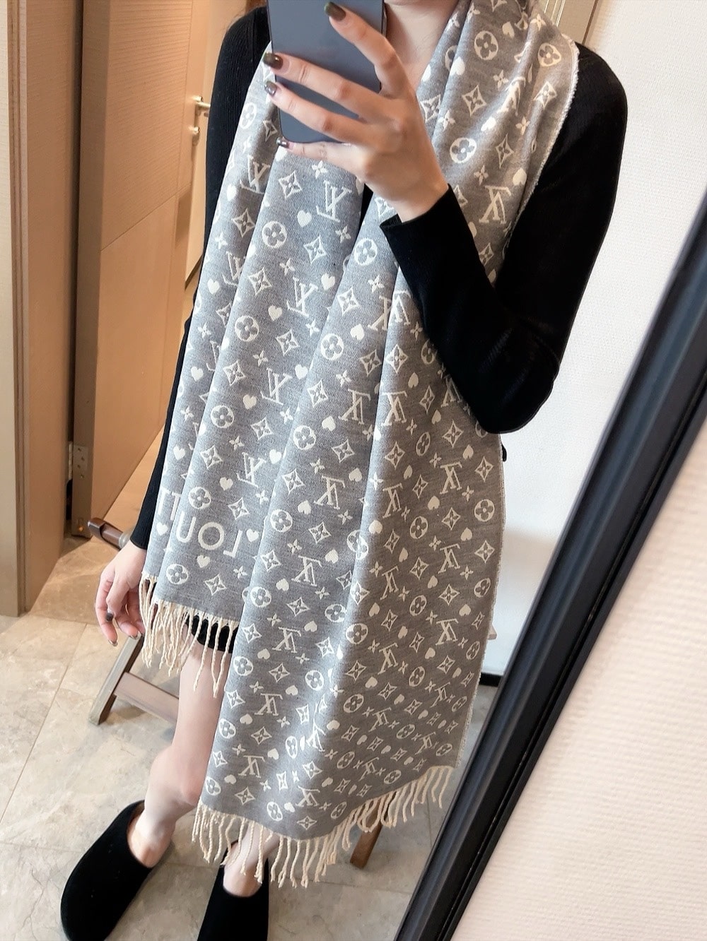 Louis Vuitton Echarpe Game On Scarf Grey M77641