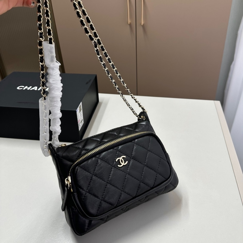 Chanel Shoulder Crossbody Bag With Chain Black 20cm
