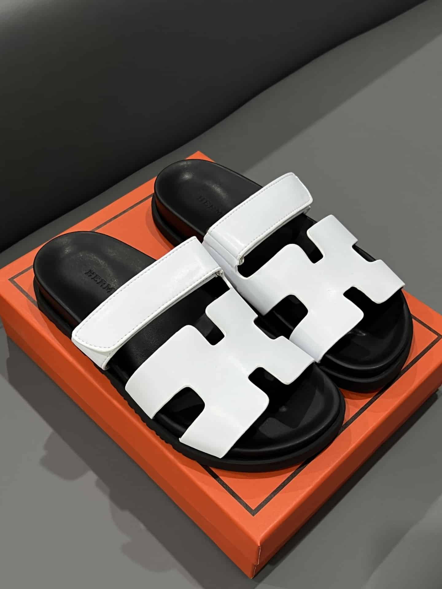 Hermes Chypre Sandal Blanc Calfskin White H222100Z 90345