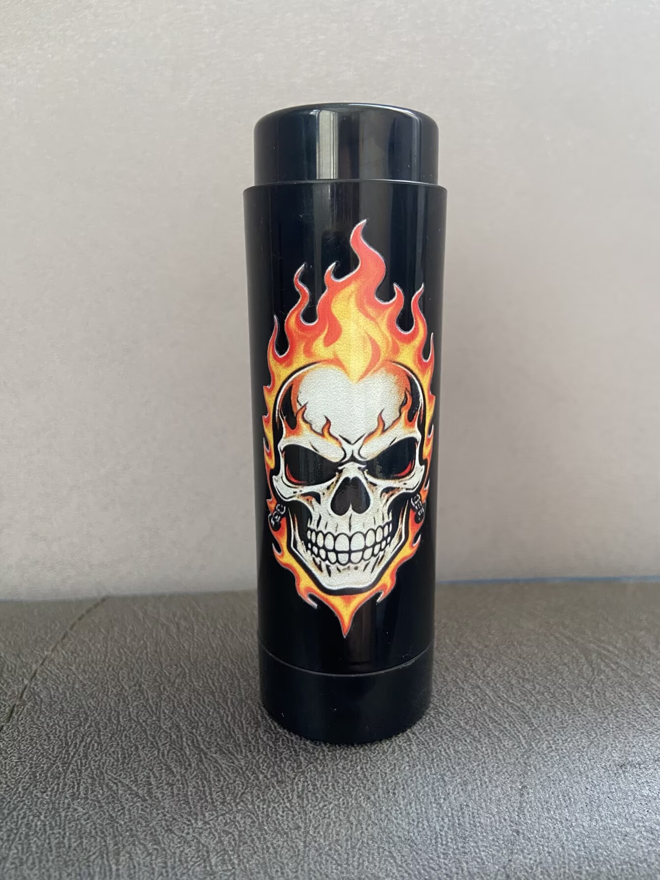 Press-pop cigarette case, hard PVC material, compact and portable, one-hand operation