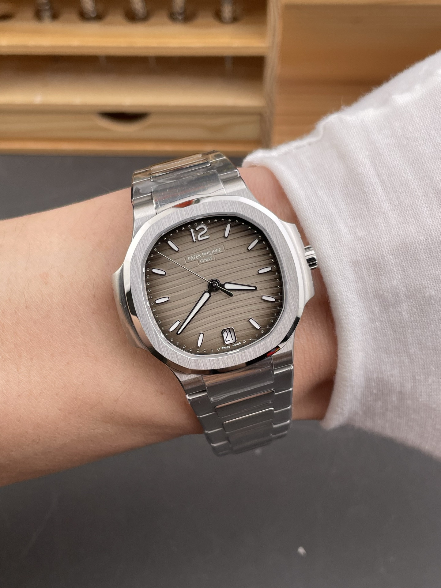 Nautilus 7118 Smoke Grey Dial
