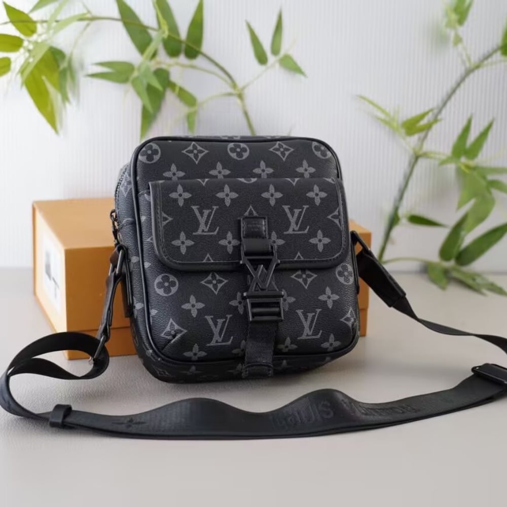Louis Vuitton Getaway Messenger Monogram Eclipse Bag Black 20Cm M12518