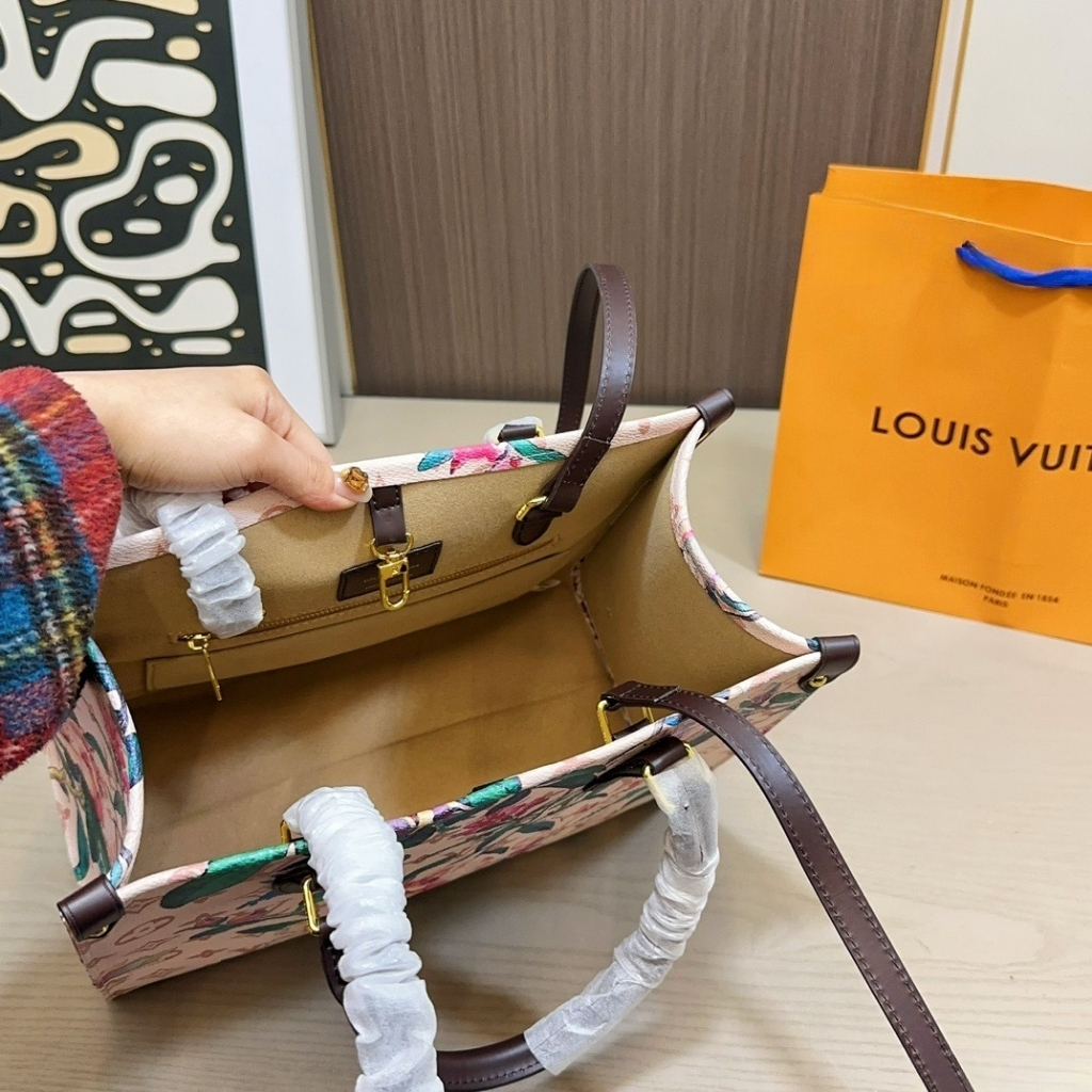 Louis Vuitton Onthego MM Monogram Canvas Dune 32cm