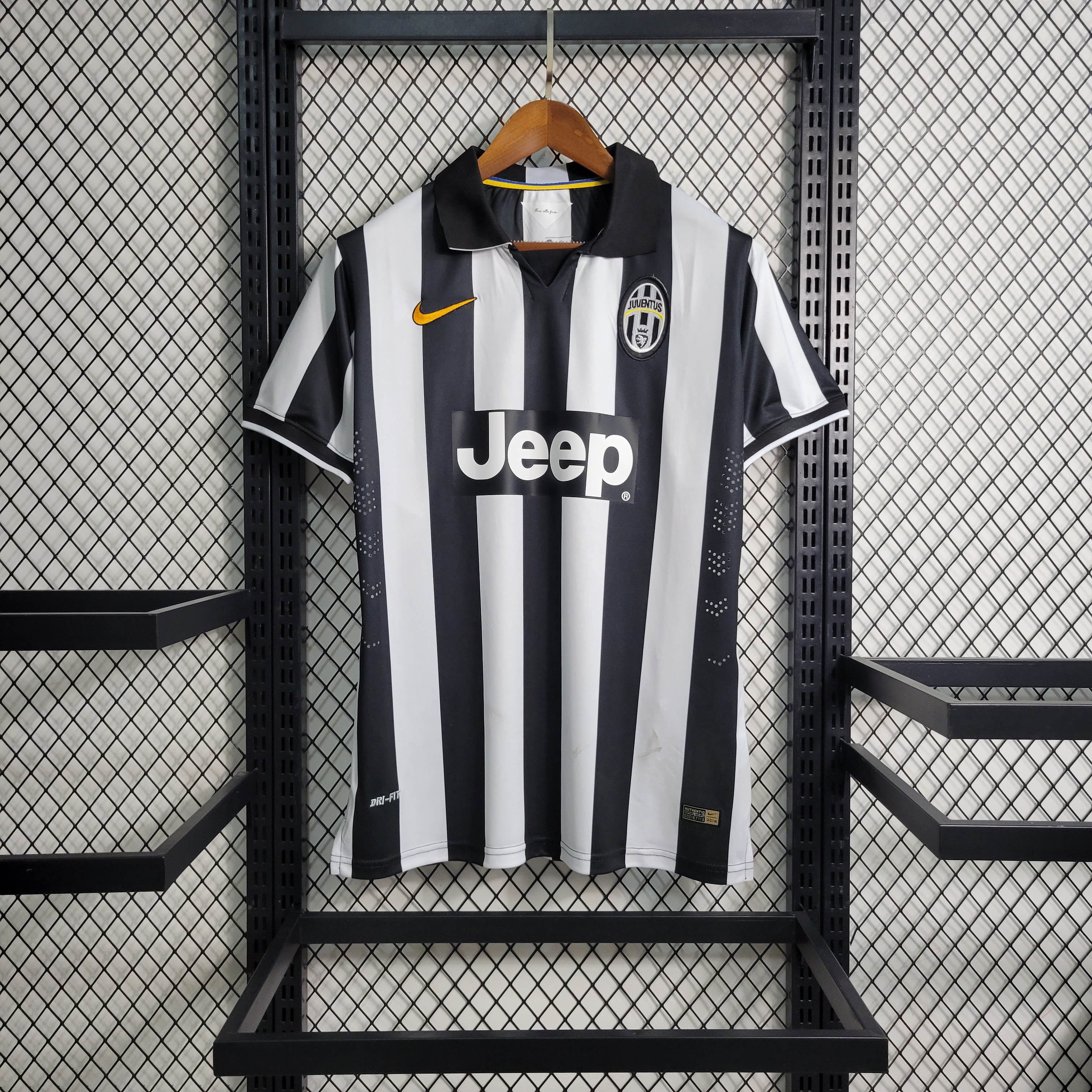 Retro Juventus 2014-15 Home Stadium Jersey