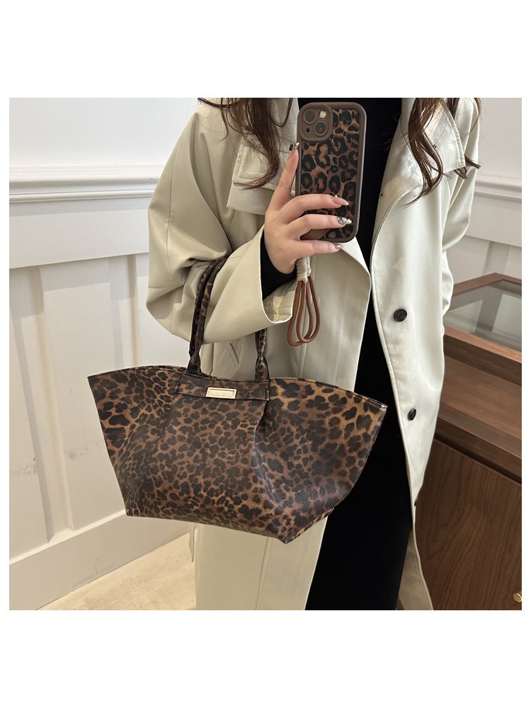 Leopard Metal Buckle Tote Bag