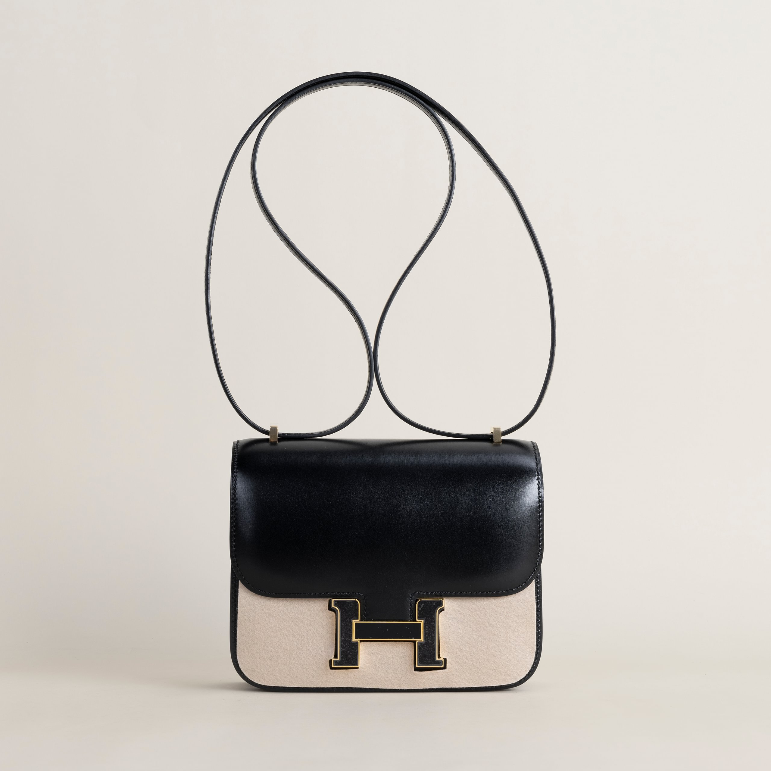 Constance 24 box So Black  GHW