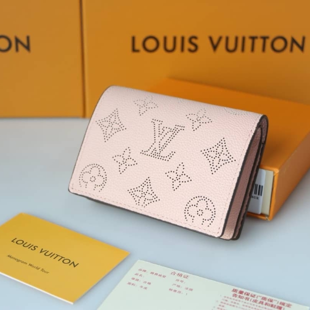 Louis Vuitton Cléa Wallet Beige 11Cm M80817