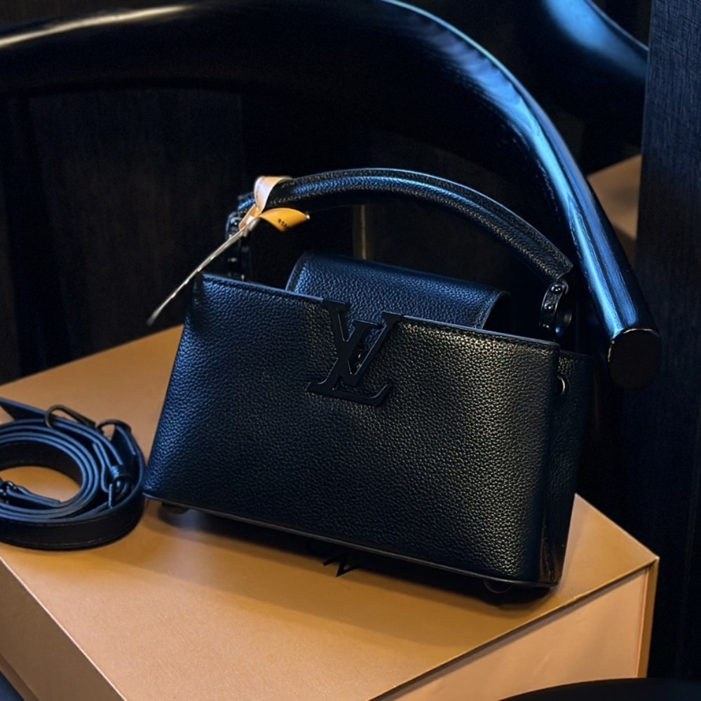 Louis Vuitton Capucines East West Mini Bag Black 22cm M23955